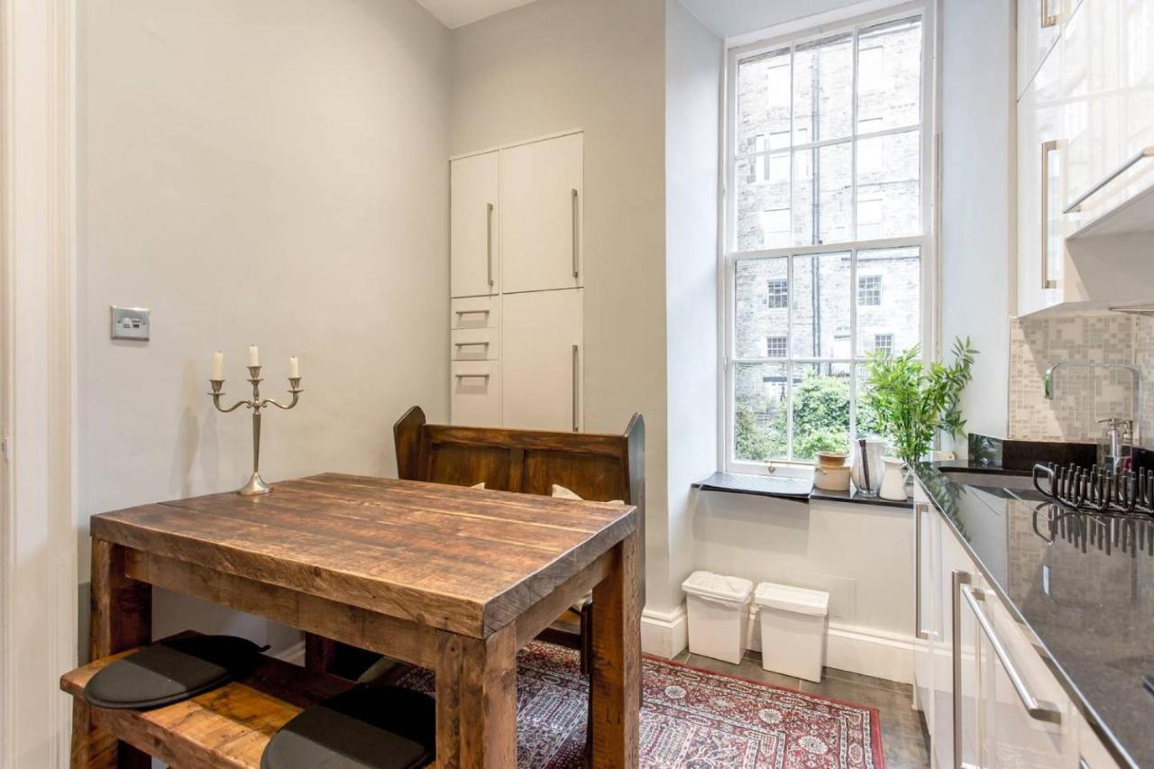 Joivy Converted Flat In Historic Building In New Town Edimburgo Esterno foto